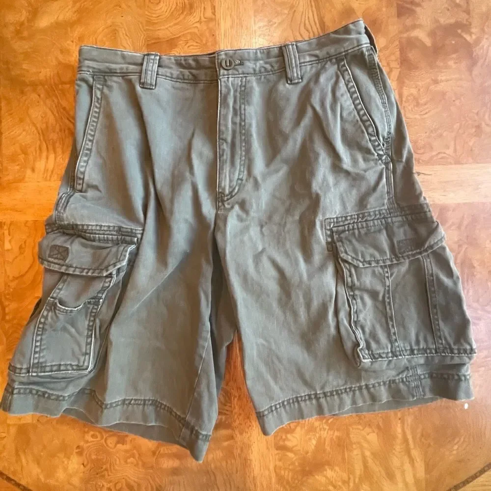 IZOD GREEN Cargo Short!